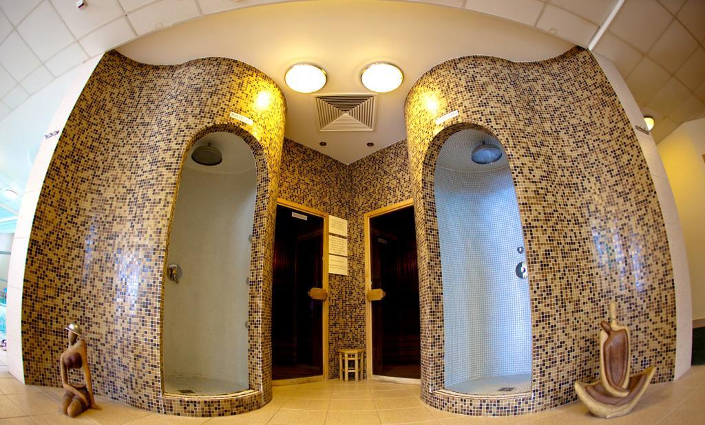Granada Conference, Wellness And Sport Hotel Kecskemet Exterior photo