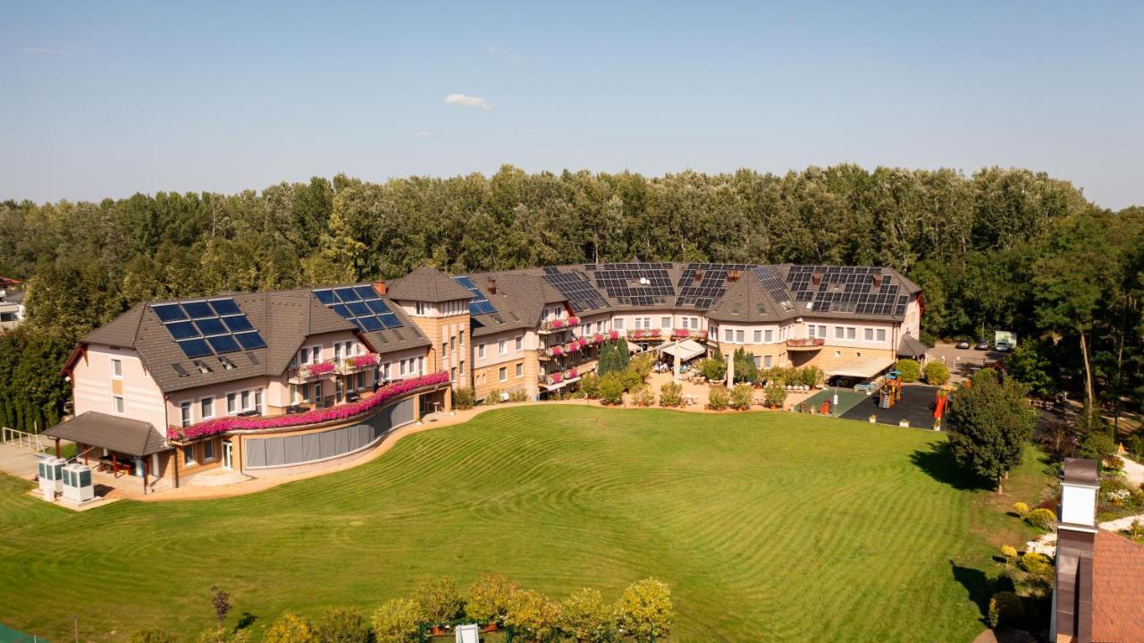 Granada Conference, Wellness And Sport Hotel Kecskemet Exterior photo