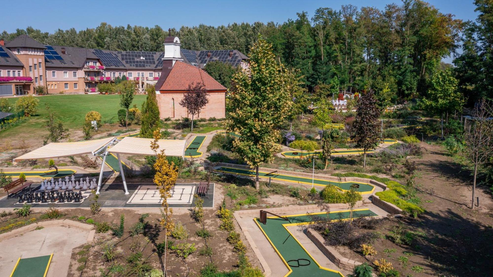 Granada Conference, Wellness And Sport Hotel Kecskemet Exterior photo